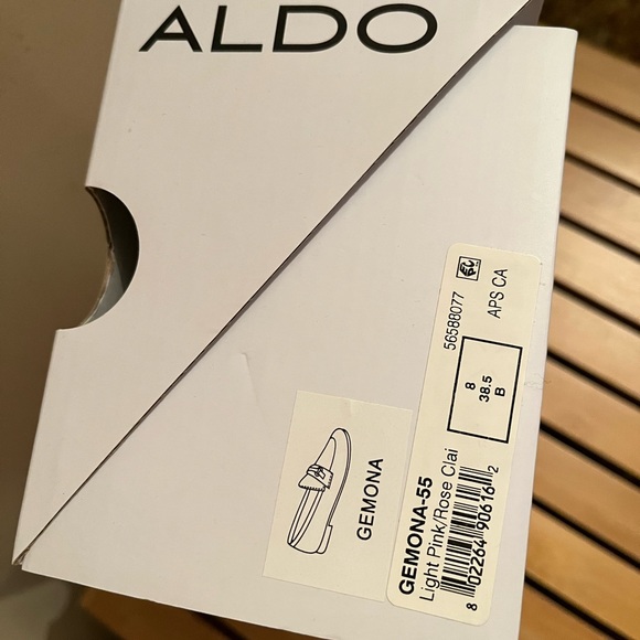 Aldo size 8, blush pink loafers, with gold chain. New, in box. Fits narrow foot - Picture 2 of 2